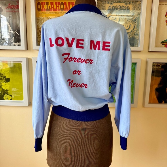 Retro look graphic button-up shirt with tie waist - Picture 1 of 7